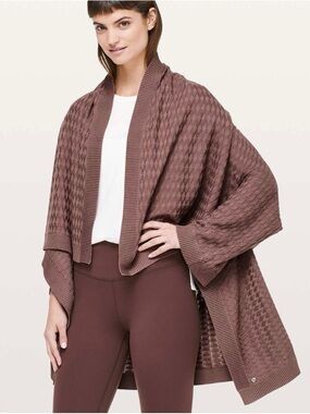 Lululemon Divinity Poncho *Woven